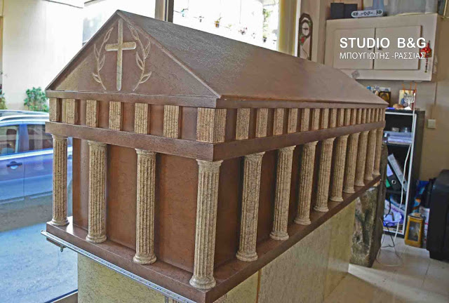 Παρήγγειλε φέρετρο αντίγραφο του Παρθενώνα – ΦΩΤΟ