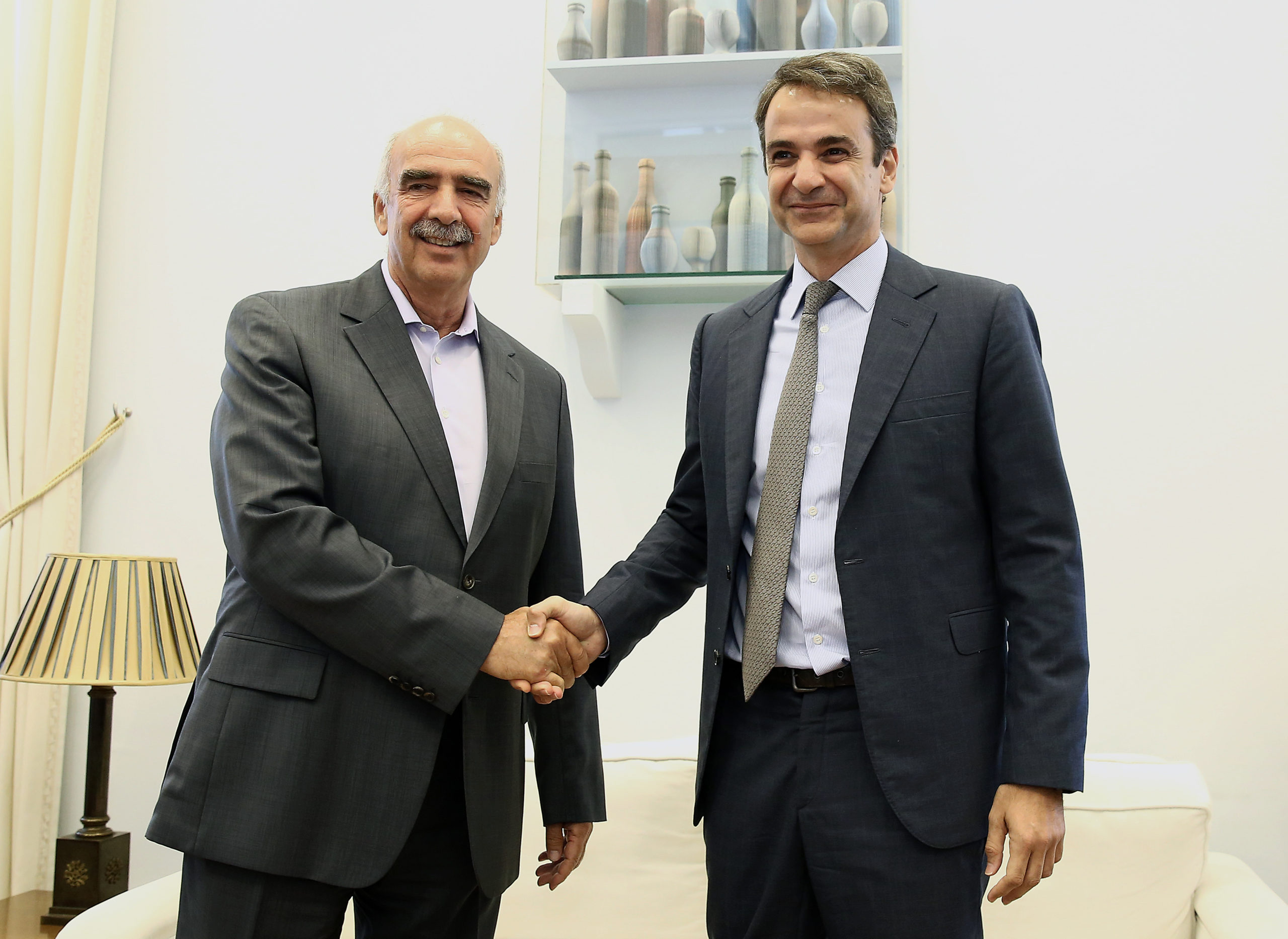 “Σε θερμό κλίμα” η συνάντηση Μητσοτάκη-Μειμαράκη – ΦΩΤΟ