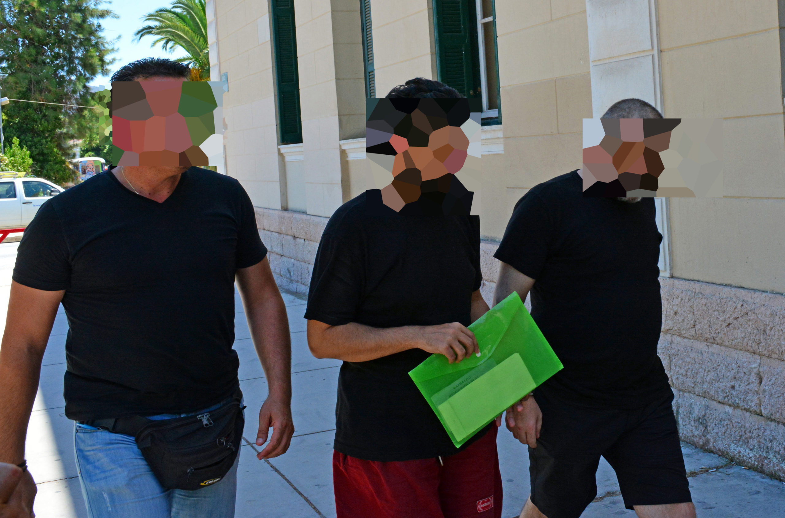 “Χίλια πρόσωπα” είχαν στο Facebook ο πατέρας που βίαζε τον γιο του και ο εραστής του