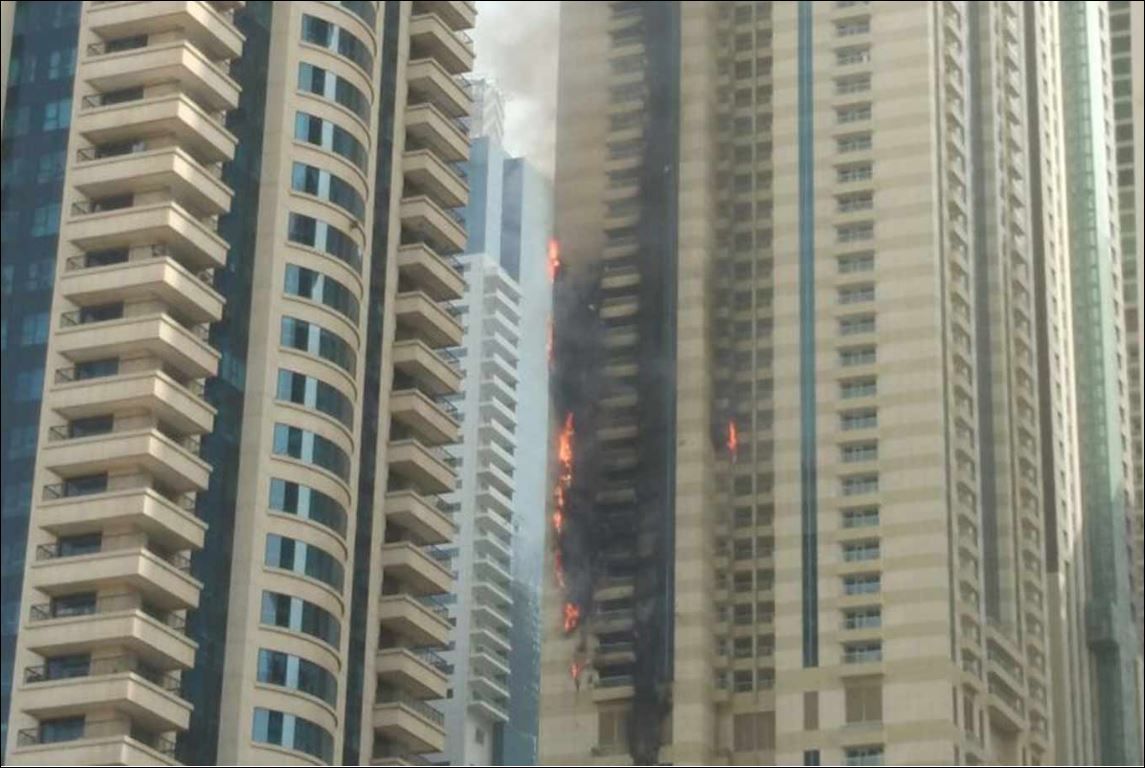 Ντουμπάι- Τρόμος από τη φωτιά στον πύργο Σουλάφα – ΒΙΝΤΕΟ