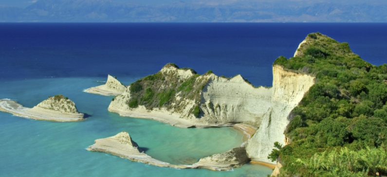 U.S. News: Το ελληνικό νησί που διαθέτει τις καλύτερες παραλίες