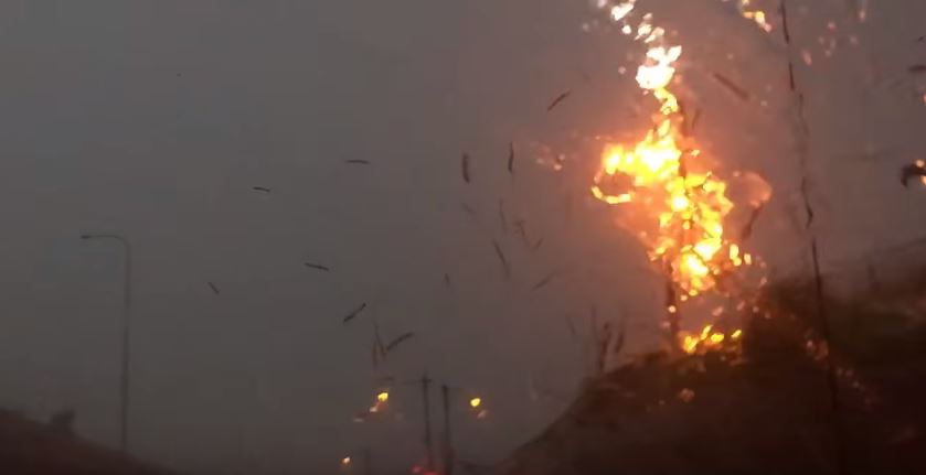 Κεραυνός καταστρέφει κολώνα στο Σικάγο – ΒΙΝΤΕΟ