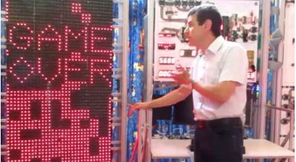 Έπειτα από τέσσερα χρόνια έφτιαξε ένα τεράστιο υπολογιστή που παίζει… Tetris – BINTEO