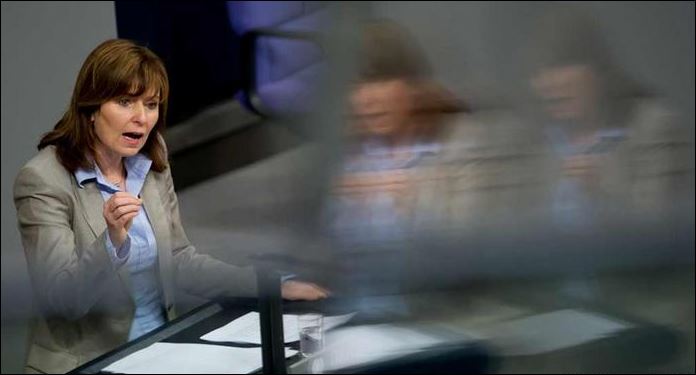 Έντεκα χρόνια βουλευτής με βιογραφικό “μαϊμού”