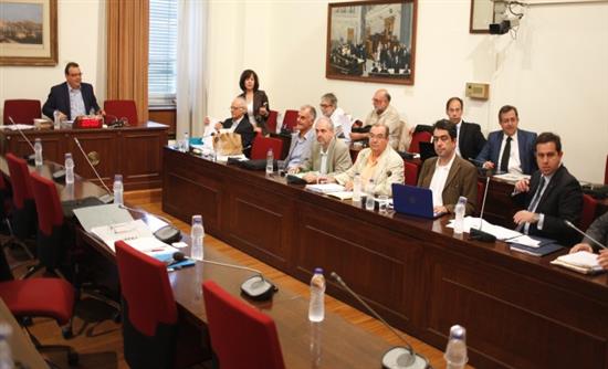 Άναψαν τα αίματα στην επιτροπή για τα δάνεια των κομμάτων