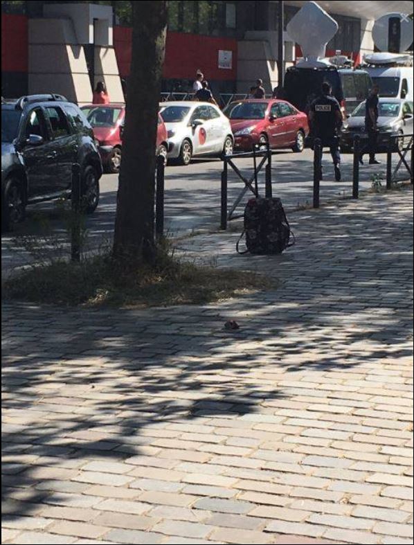 Eλεγχόμενη έκρηξη έξω από το ξενοδοχείο όπου διαμένει η Εθνική Γαλλίας – ΤΩΡΑ