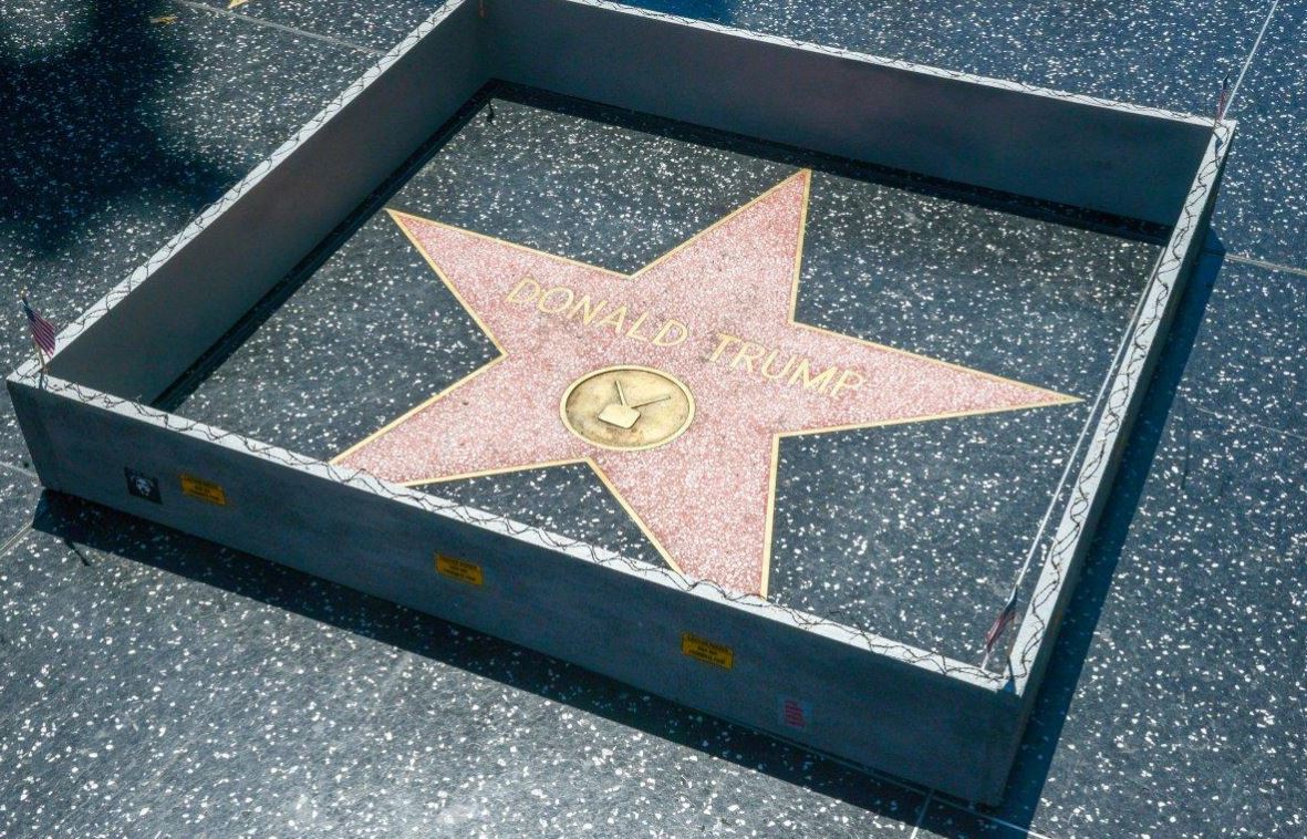 Φράχτης γύρω από το “αστέρι” του Τραμπ στη Λεωφόρο του Χόλιγουντ – ΦΩΤΟ
