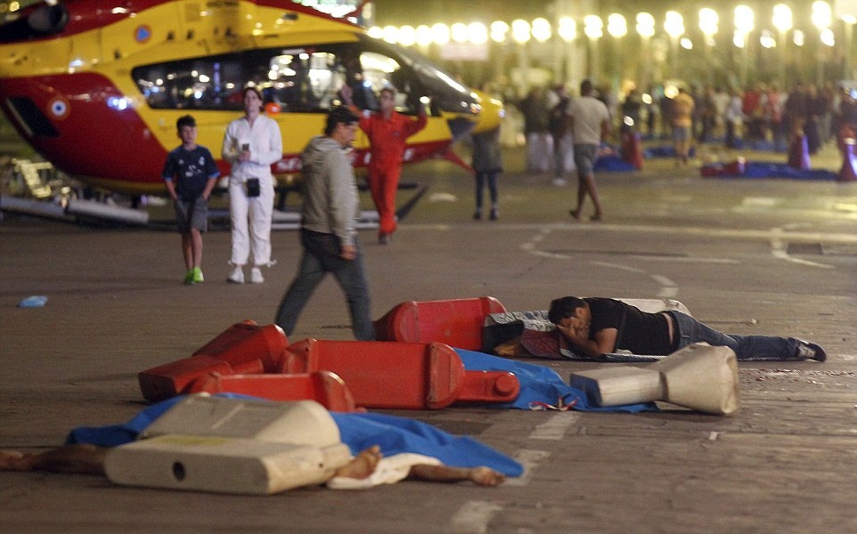 Γαλλικό ΥΠΕΞ: Οι 34 από τους 84 νεκρούς της επίθεσης στη Νίκαια ήταν ξένοι υπήκοοι