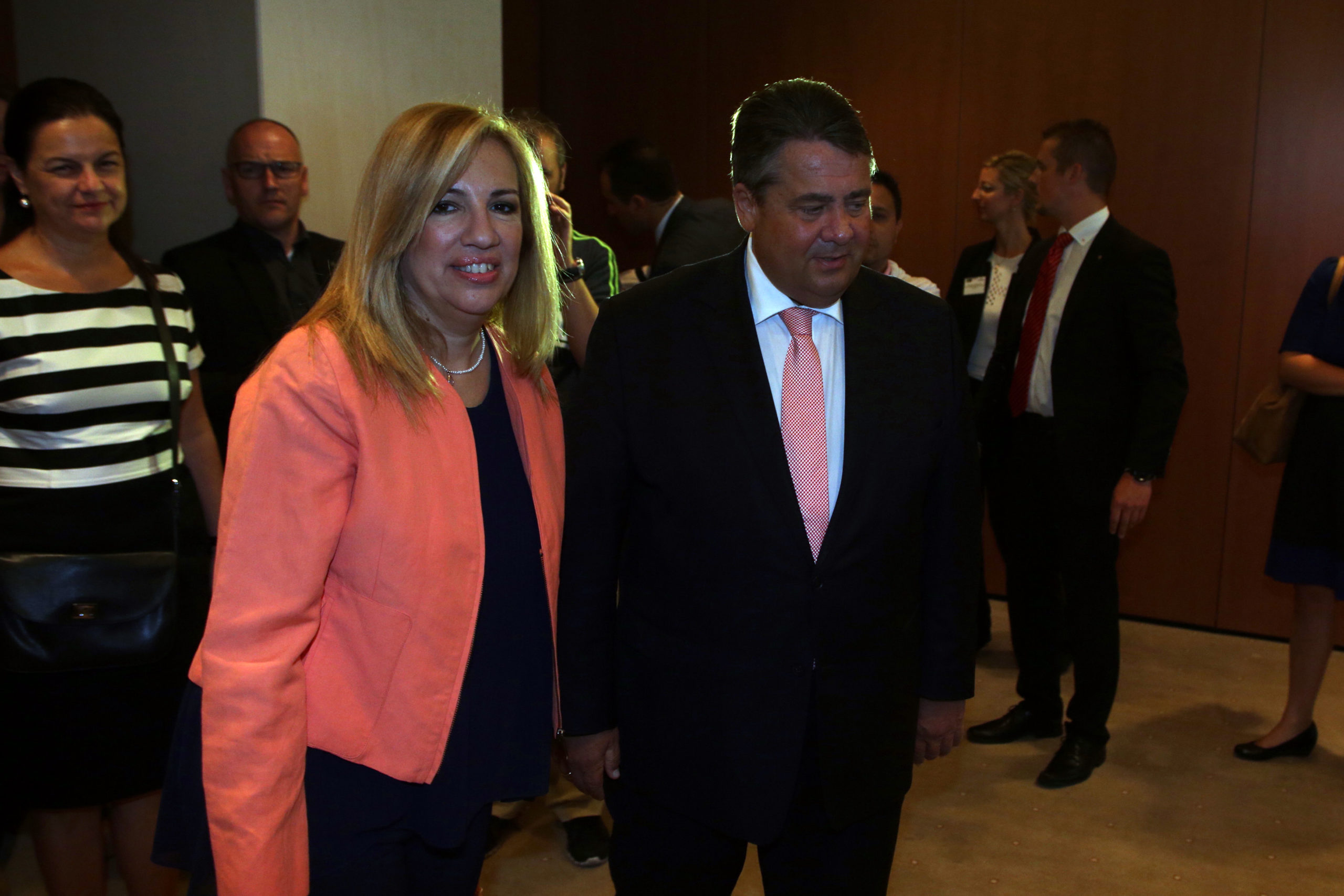 Η Γεννηματά στον Γκάμπριελ: Να αλλάξει ο στόχος για τα πρωτογενή πλεονάσματα – ΦΩΤΟ