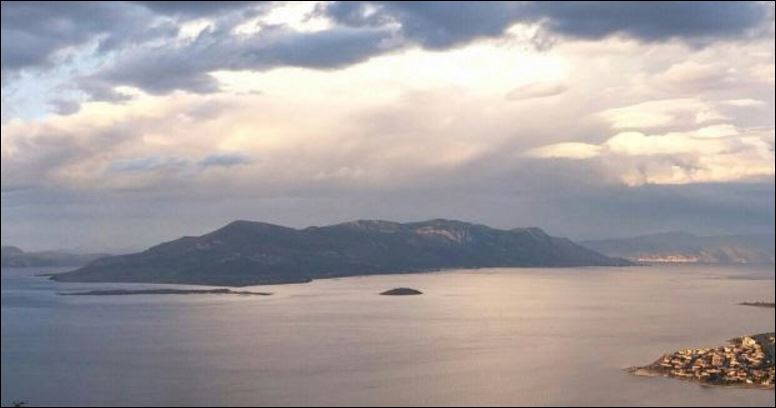 Συναγερμός στις λιμενικές αρχές – Φορτηγό πλοίο προσάραξε στα Λιχαδονήσια