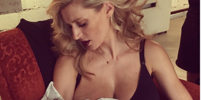 Η Ζέτα Δούκα θήλασε δημόσια την κόρη της και δημοσίευσε τη φωτογραφία – ΦΩΤΟ