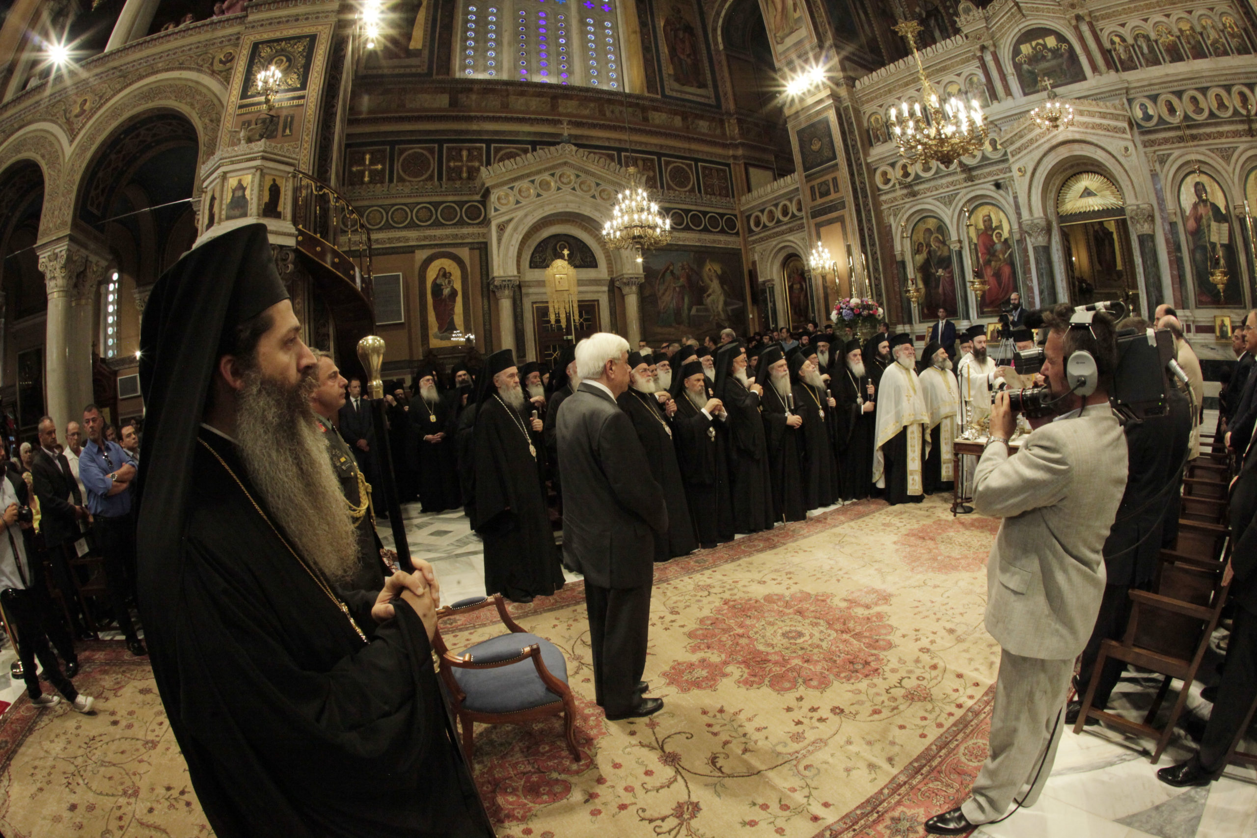 Επαναλειτούργησε η Μητρόπολη Αθηνών παρουσία του Προέδρου της Δημοκρατίας – ΦΩΤΟ