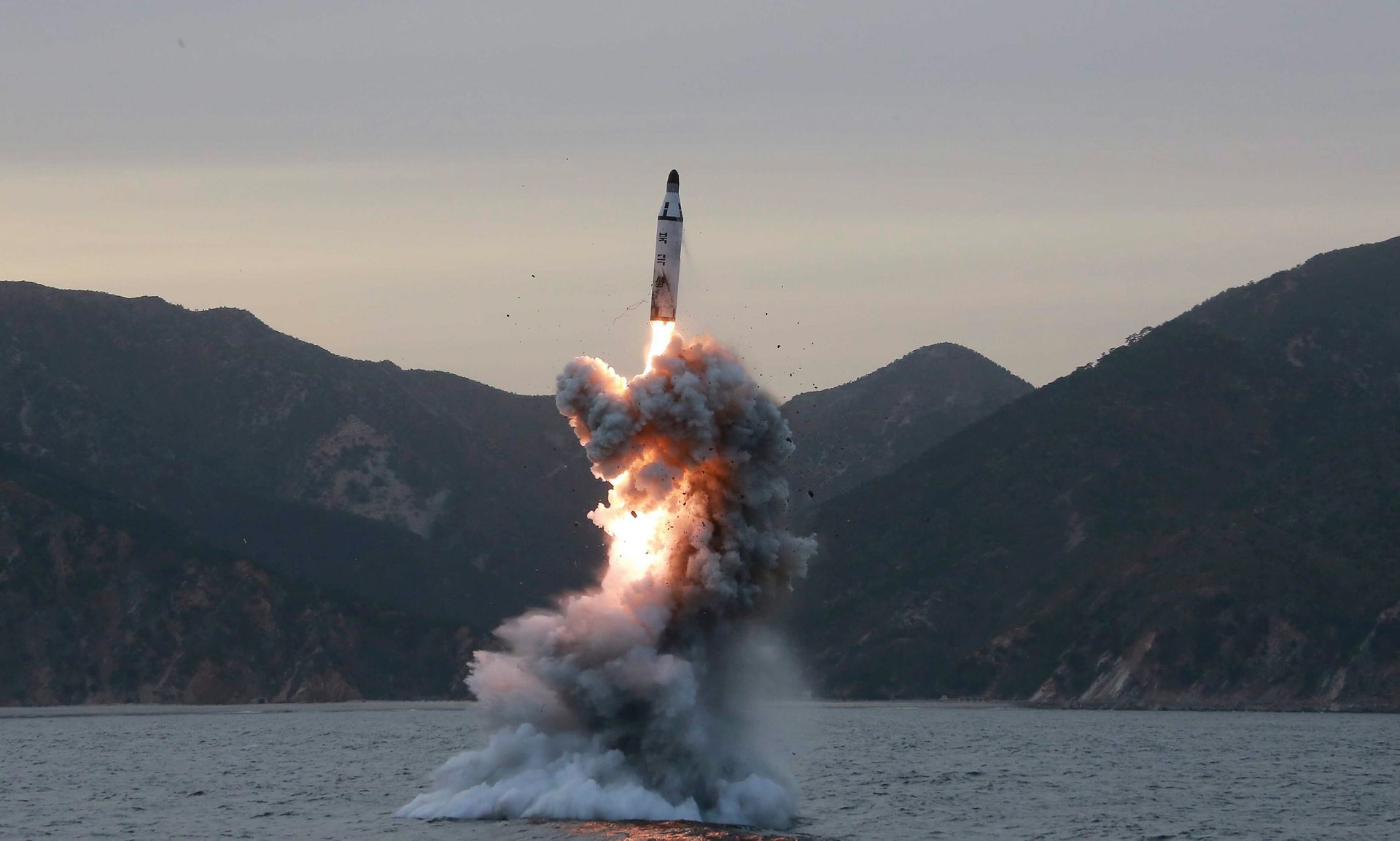 Η Βόρεια Κορέα προχώρησε σε νέα δοκιμή βαλλιστικού πυραύλου – ΤΩΡΑ