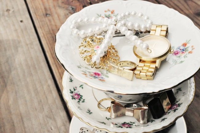 perierga.gr - Οι πολλαπλές χρήσης ενός παλιού σετ τσαγιού! perierga.gr - Οι πολλαπλές χρήσης ενός παλιού σετ τσαγιού!