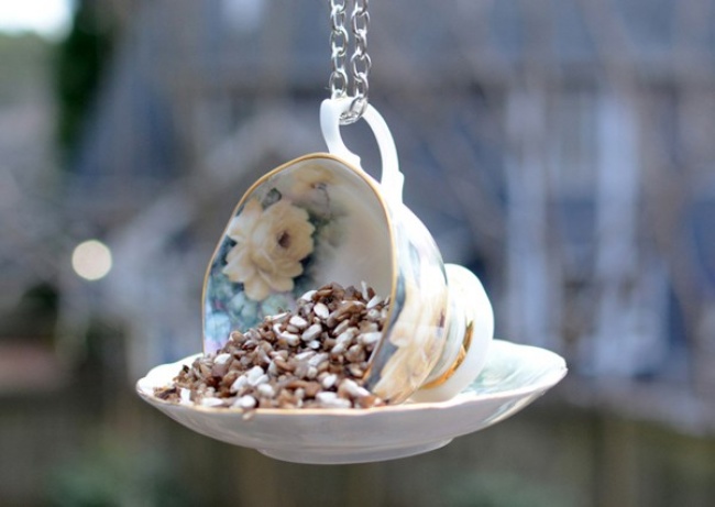 perierga.gr - Οι πολλαπλές χρήσης ενός παλιού σετ τσαγιού! perierga.gr - Οι πολλαπλές χρήσης ενός παλιού σετ τσαγιού!