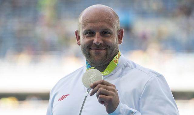 Πουλάει το μετάλλιο του Ρίο για να σώσει τη ζωή ενός τρίχρονου