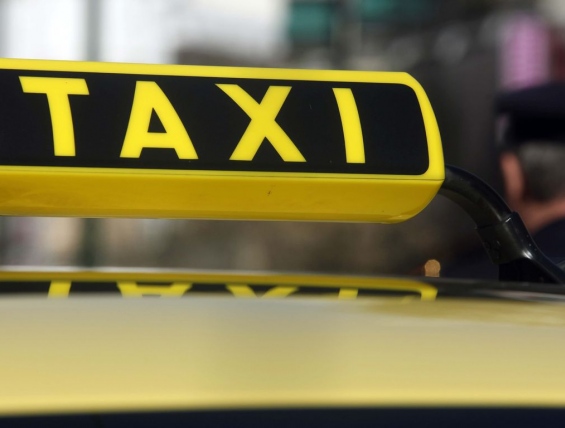 Γερμανός τουρίστας σε οδηγό ταξί: Δεν σε πληρώνω γιατί χρωστάτε στη χώρα μου