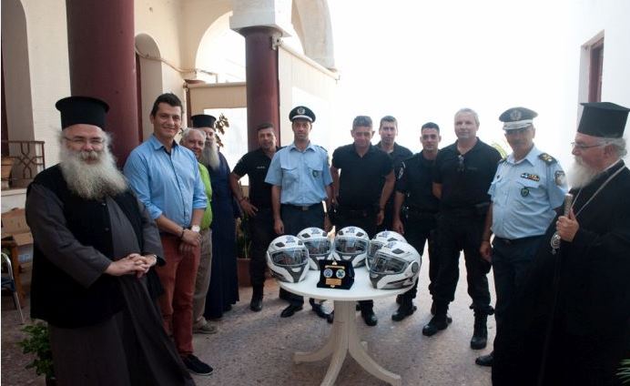 Η Μητρόπολη δώρισε κράνη στην ομάδα «ΔΙΑΣ» Ιεράπετρας – ΦΩΤΟ