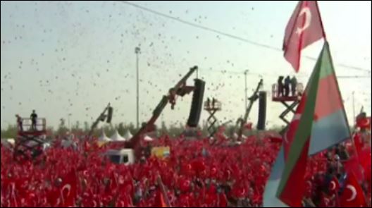 Κωνσταντινούπολη – Σε εξέλιξη η μεγαλειώδης συγκέντρωση κατά του πραξικοπήματος – ΒΙΝΤΕΟ