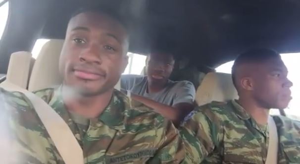 Βόλτα με το αυτοκίνητο ντυμένοι στα χακί οι Αντετοκούνμπο – ΒΙΝΤΕΟ