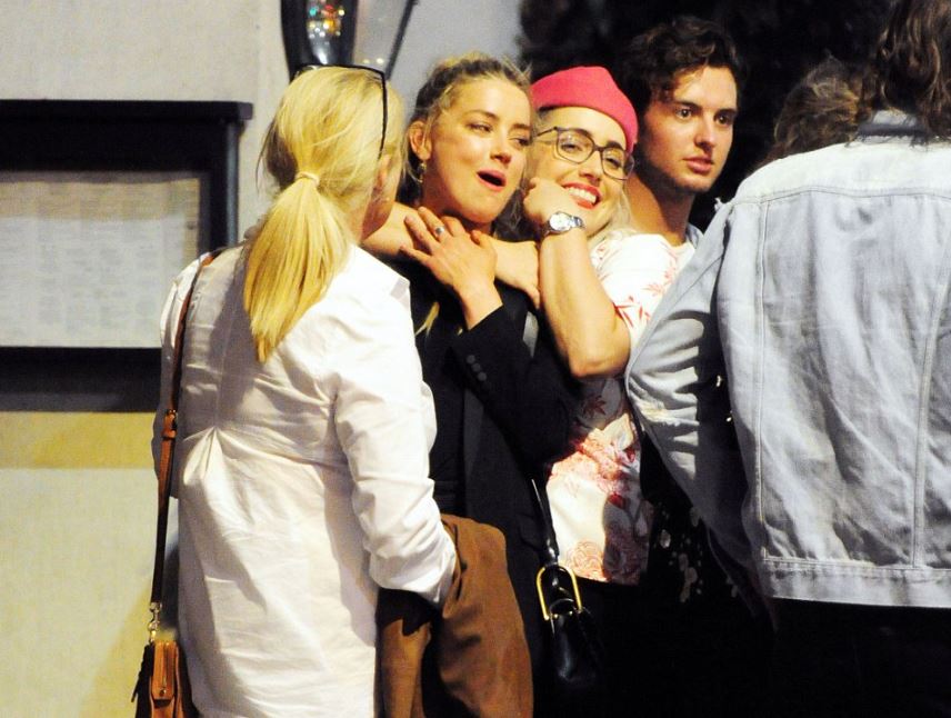 Χαμογελά ξανά μετά τον “χρυσό” συμβιβασμό η Άμπερ Χερντ – ΦΩΤΟ