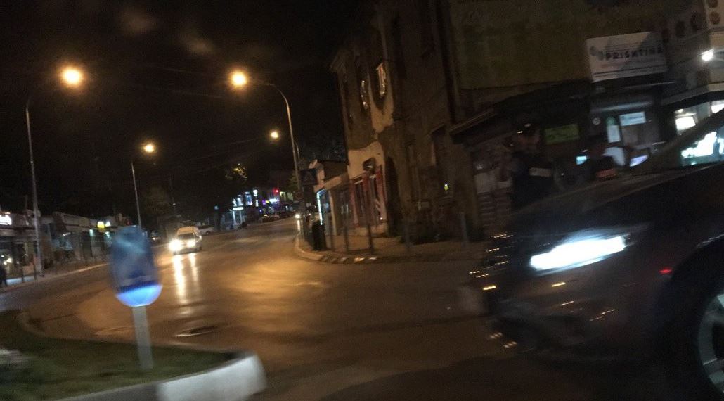 Συναγερμός στο Κόσοβο – Έκρηξη στο γκαράζ της Βουλής – ΤΩΡΑ