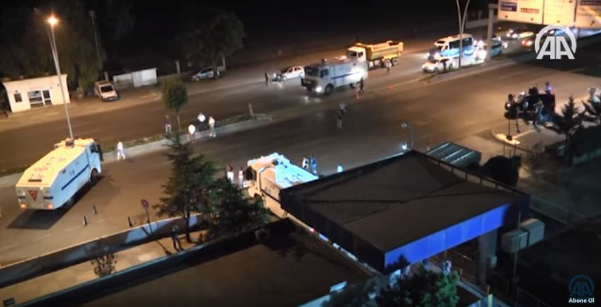 Νέο ΒΙΝΤΕΟ ντοκουμέντο από τη νύχτα του πραξικοπήματος στην Τουρκία