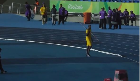 Το “έριξε” στον ακοντισμό ο Μπολτ – ΒΙΝΤΕΟ