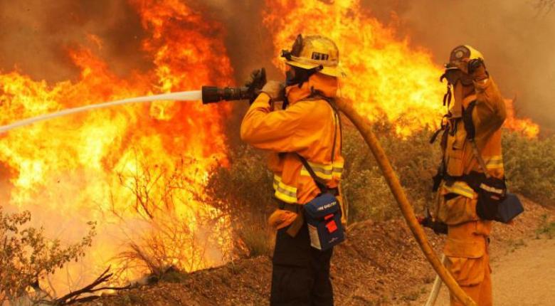 Για 10η μέρα καίει η φωτιά στην Καλιφόρνια – Οι κάτοικοι εγκαταλείπουν τα σπίτια τους