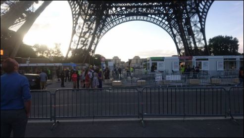Αστυνομική επιχείρηση στη βάση του Πύργου του Άιφελ – ΒΙΝΤΕΟ