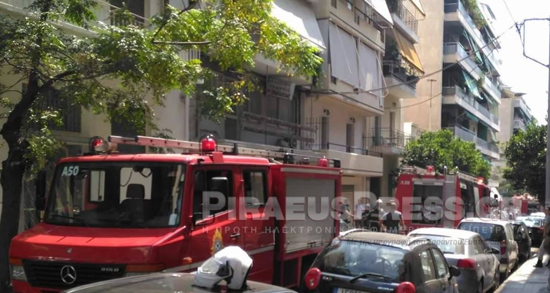 Στις φλόγες τυλίχθηκε διαμέρισμα στον Πειραιά – ΦΩΤΟ