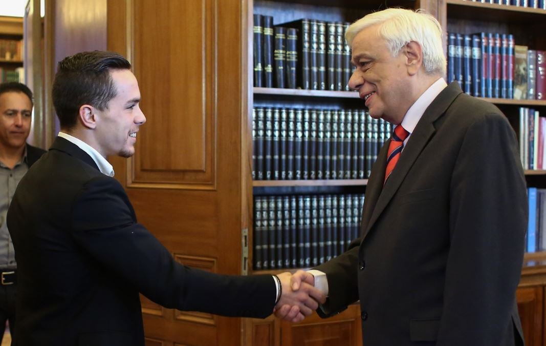 Τηλεφωνική επικοινωνία Παυλόπουλου – Πετρούνια