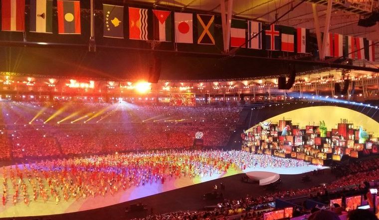 Η ΦΩΤΟ που έγινε viral με τη θεατή που κοιμόταν στην τελετή έναρξης