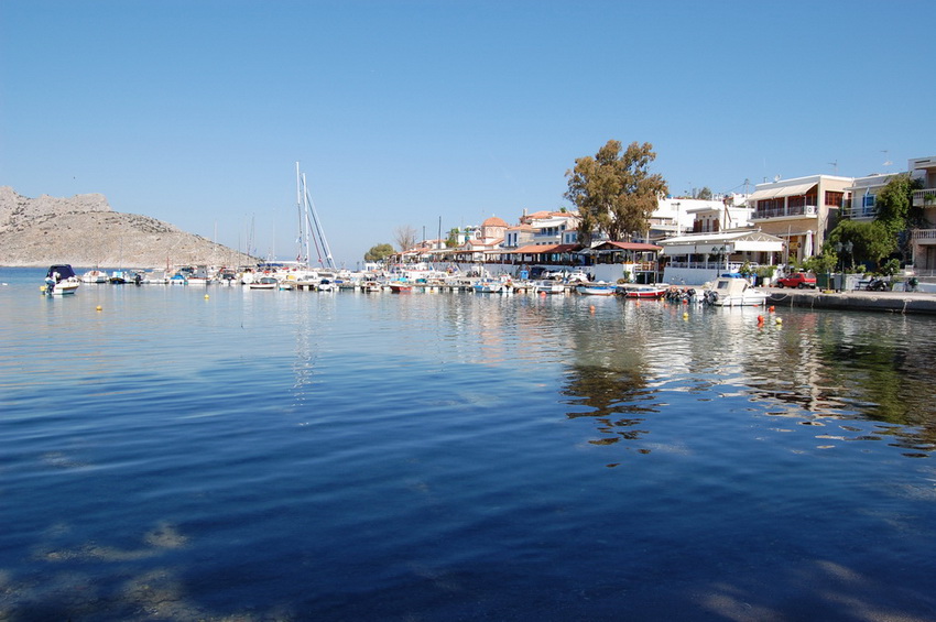 Γεμάτο με τουρίστες το ένα σκάφος