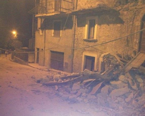Κατάρρευση κτιρίων από τον ισχυρό σεισμό στην Ιταλία – ΦΩΤΟ