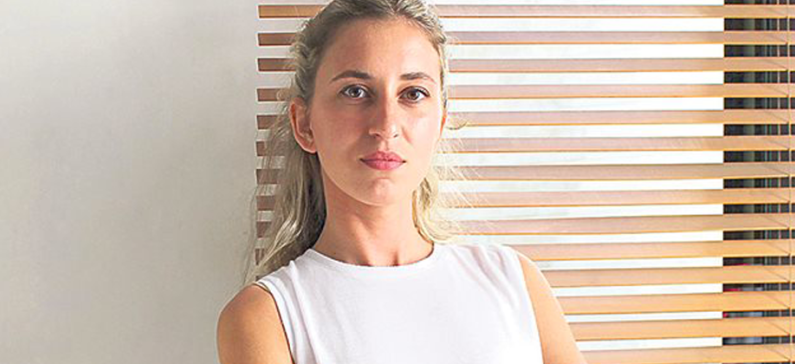 Η Ελληνίδα σχεδιάστρια που “μαγεύει” την Ιορδανία με τα ρούχα της