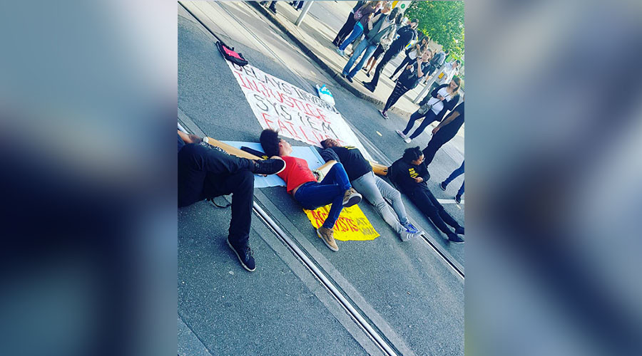 Λονδίνο – Διαδηλωτές μπλόκαραν την πρόσβαση στο Χίθροου – ΒΙΝΤΕΟ