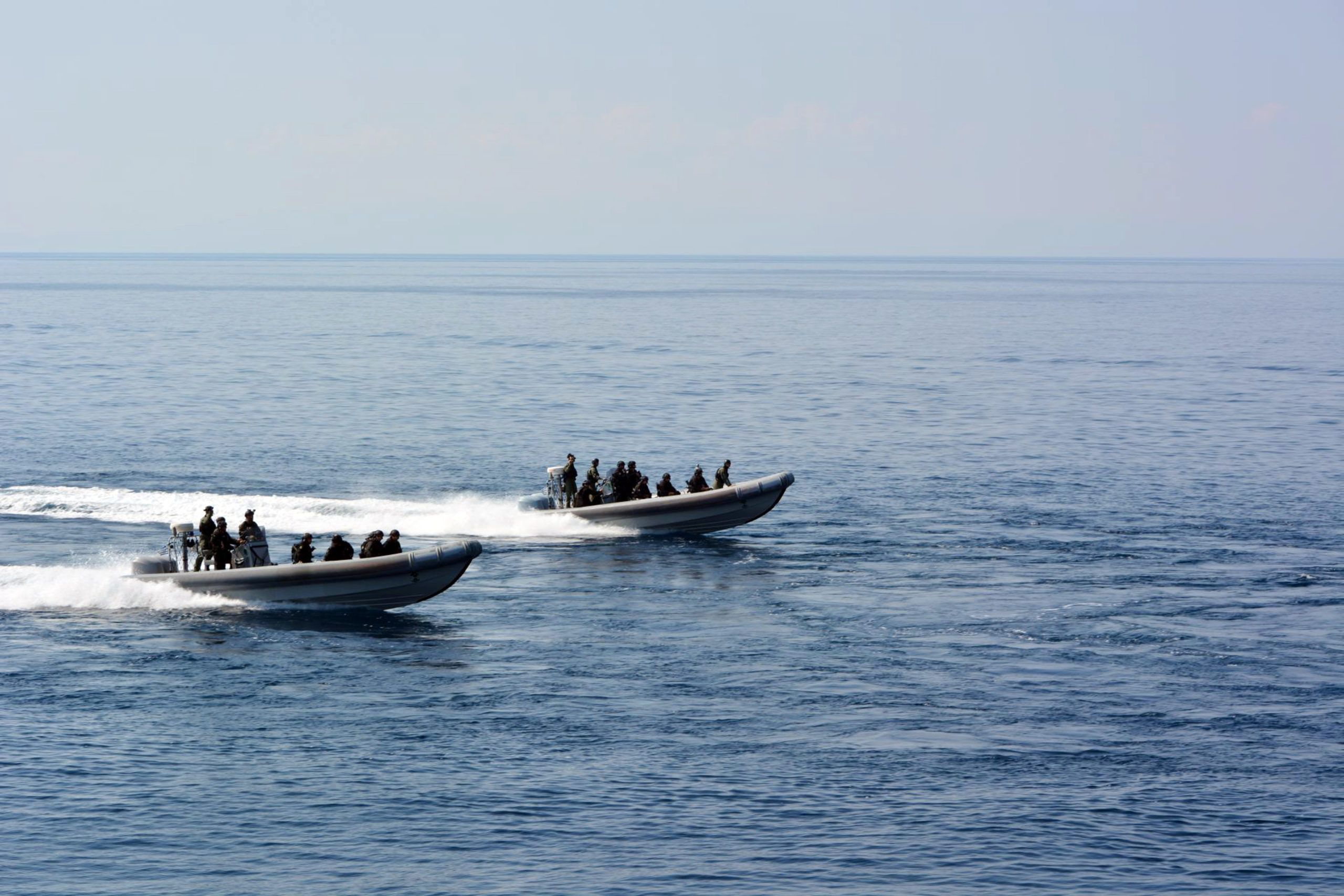 Ακυβέρνητο σκάφος με πρόσφυγες ανοιχτά της Ρόδου – ΤΩΡΑ