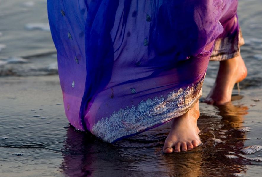 O Ινδός υπουργός Τουρισμού συμβουλεύει τις τουρίστριες… να μην φορούν φούστες