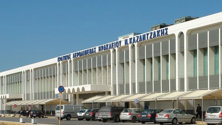 Επιχείρησε να πετάξει από το Ηράκλειο στο Παρίσι με πλαστά έγγραφα