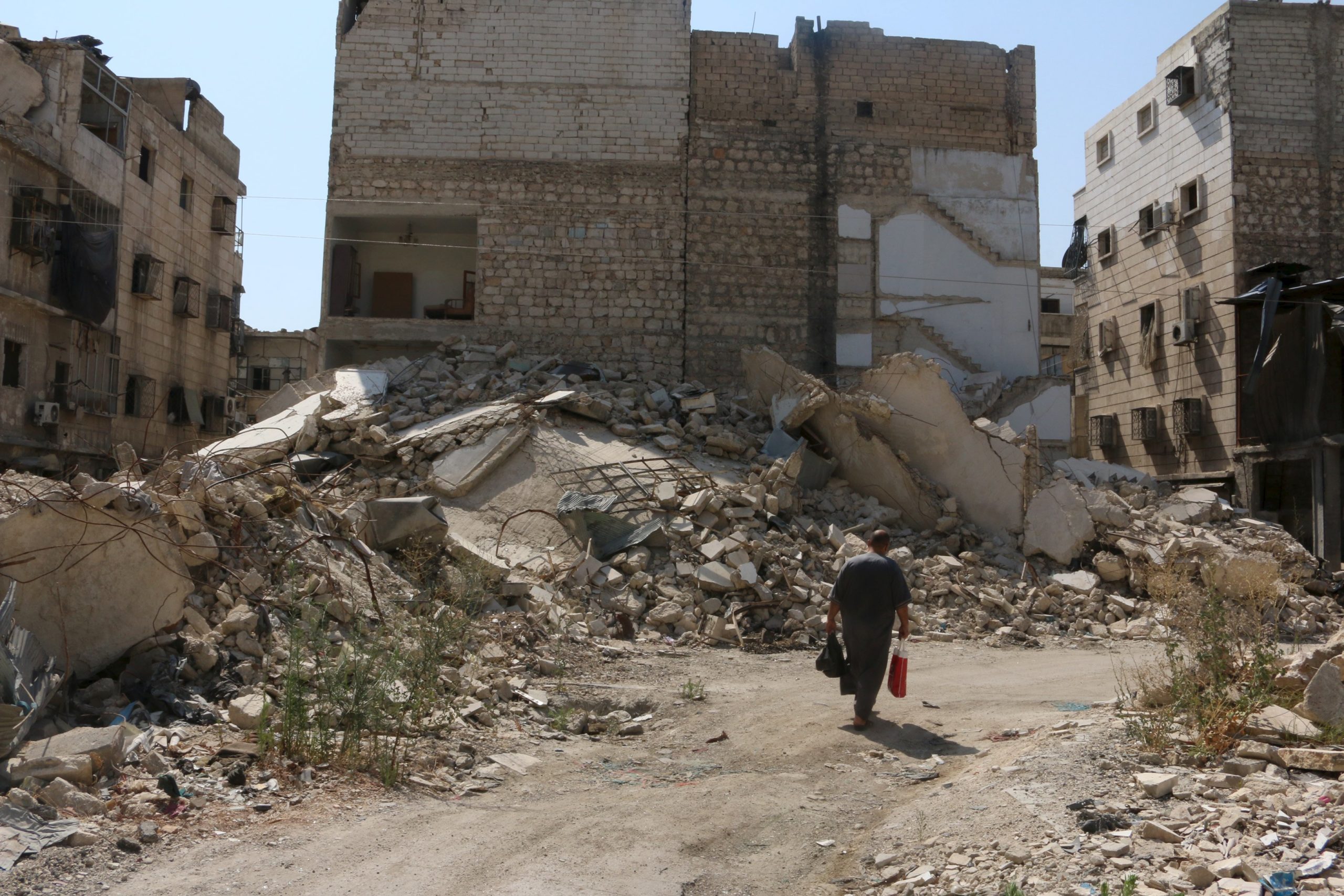 Συρία – Αεροσκάφη βομβάρδισαν συνοικία ανταρτών – 7 άμαχοι νεκροί