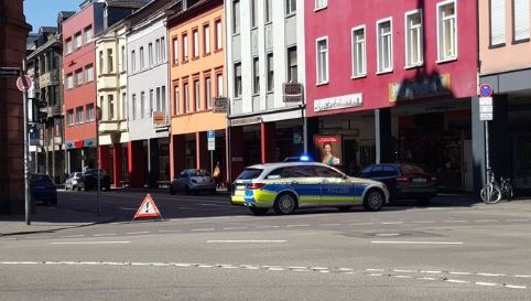 Συναγερμός στη Γερμανία – Ένοπλος ταμπουρωμένος σε εστιατόριο – TΩΡΑ