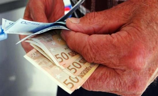 Τριπλό χτύπημα στις συντάξεις