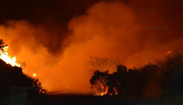 Μαίνεται η μεγάλη φωτιά στη Χίο – Έξι τραυματίες. Μία 64χρονη σοβαρά – ΦΩΤΟ – ΒΙΝΤΕΟ
