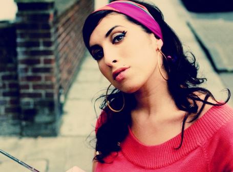 Οι άγνωστες φωτογραφίες της Έιμι Γουάινχαουζ