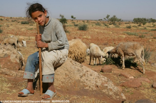 “Βοσκοπούλα” από το Μαρόκο η υπουργός Παιδείας της Γαλλίας
