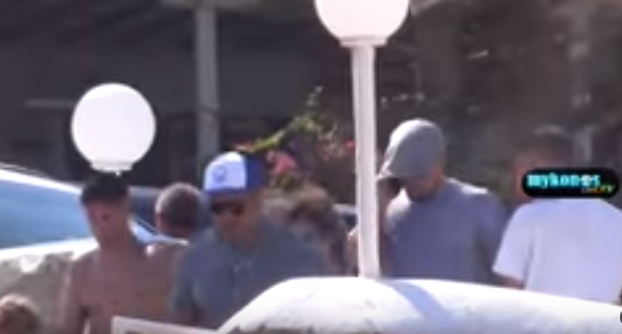 Για φαγητό σε πριβέ ταβέρνα της Μυκόνου ο Ντι Κάπριο – ΒΙΝΤΕΟ