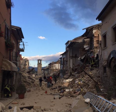 Το σύμβολο της τραγωδίας του φονικού σεισμού στην Ιταλία – ΦΩΤΟ