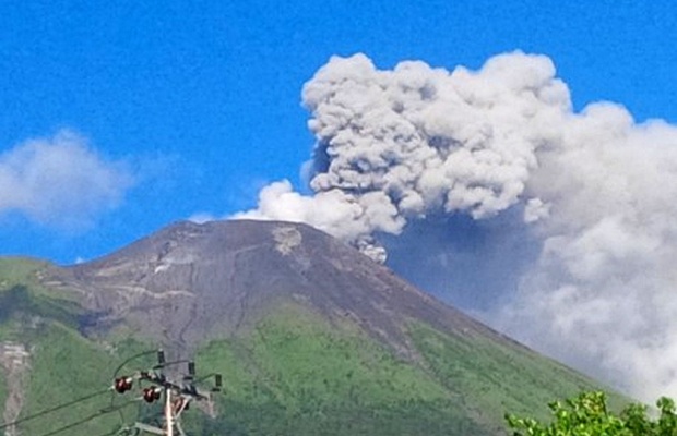 “Ξύπνησε” ηφαίστειο στην Ινδονησία – Σε επιφυλακή οι Αρχές