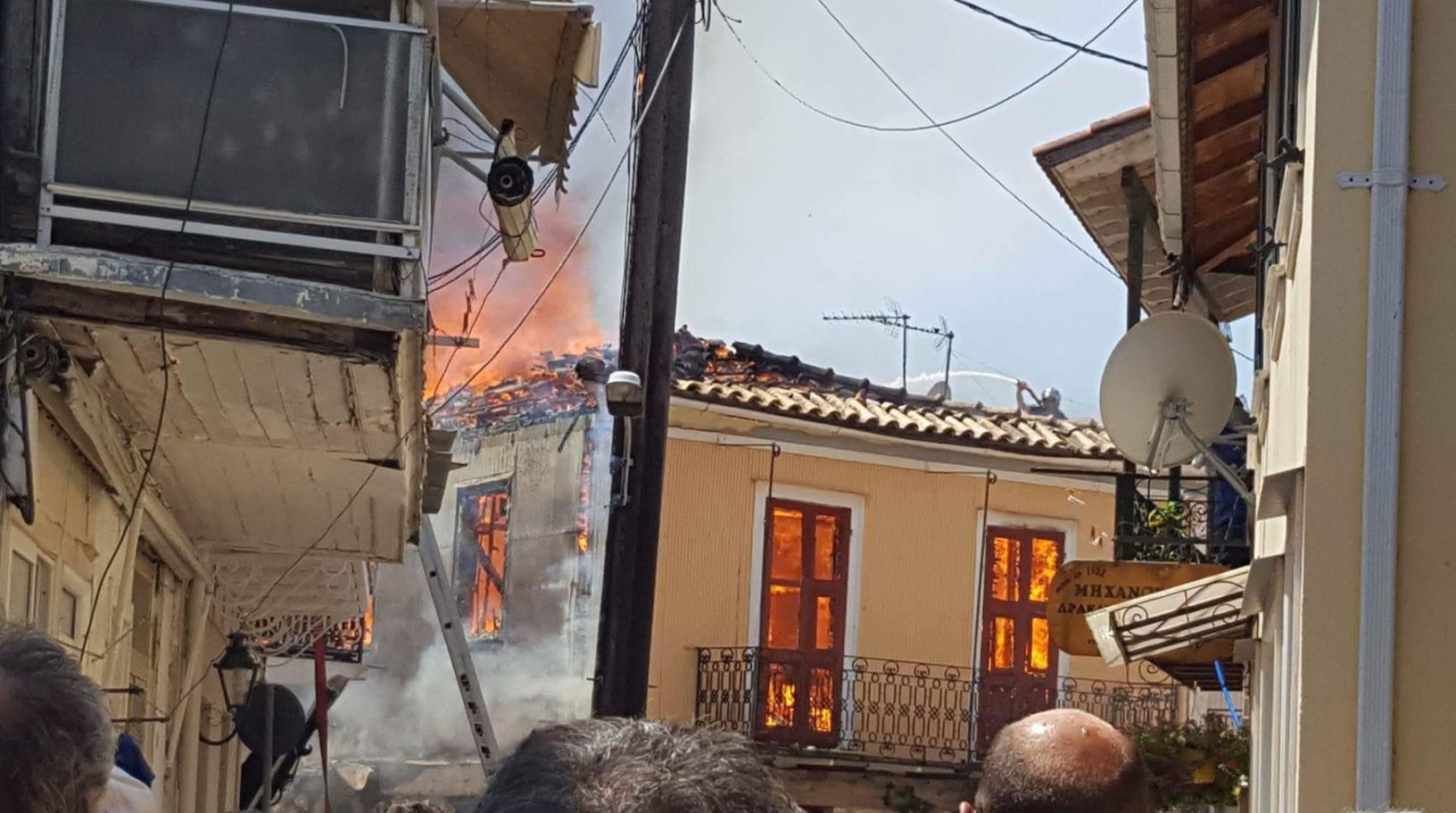 Σε ύφεση η πυρκαγιά στη Λευκάδα